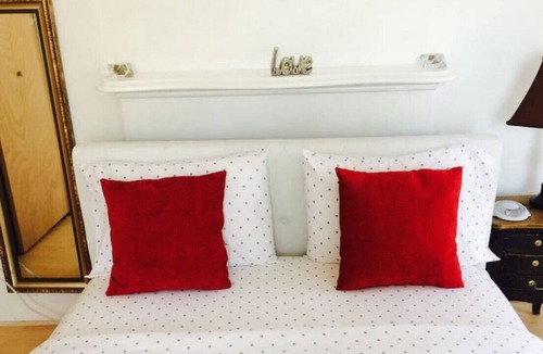 CUF Apartment | Apt #6 · Clean and park/view one bedroom apt OTR/UC