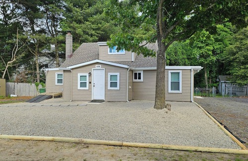 Marlton Apartment | Apt. A, Cozy 2-bedroom in charming Evesham with AC, WiFi, fully updated place.