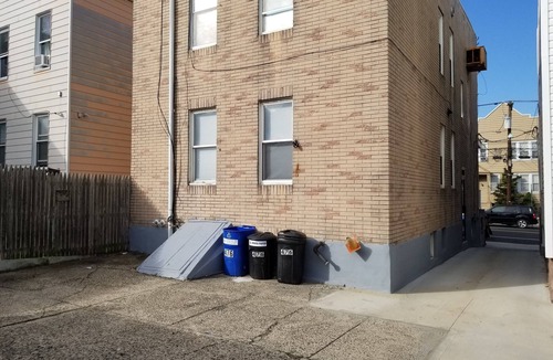 Constable Hook Apartment | Apt with utilities, wifi, a compact parking space, & on-site laundry near NYC!
