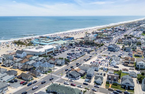 Point Pleasant Beach House | ARN25L - 1st Floor 2BR 1 bath within a block to it all - Pets OK, 4 Tags by Shore Points Vacations