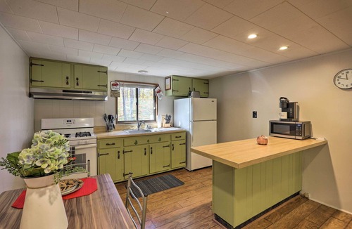 Thornhurst Cabin | Arrowhead Lake Amenities: Quaint Home w/Fireplace