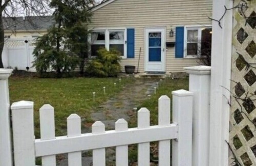 Keyport Cottage | Art Cottage By The Bay in Keyport