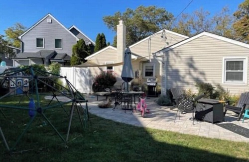 Keyport Cottage | Art Cottage By The Bay in Keyport