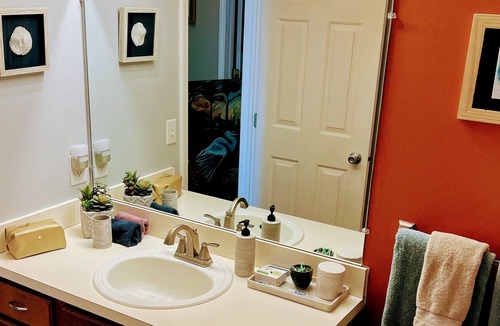 Northfield Condo | Artist’s Condo Centrally Located Cleve/Akron