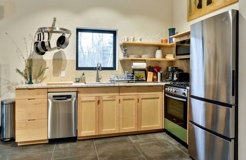 Town of Olive Apartment | Ashokan ArtHaus, Private Hot Tub, Wags Welcome!
