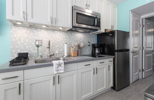 Cape May - Wildwood Apartment | Ashore Beach Retreat-1BR 1BA with pool, parking, 1 & half block to Beach & Boardwalk, Morey's Pier