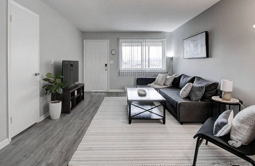 West Newton Apartment | Astonishing 2bed 1bath Unit- Minutes from Airport!