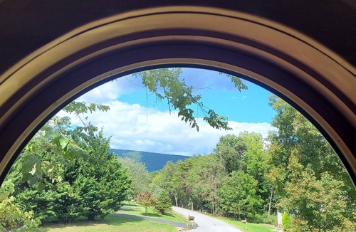 Berkeley Springs Cabin | Authentic Log Cabin Getaway w/Private Hot Tub