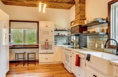 Ravenna House | Authentic Restored Barn- Cuyahoga Nat'l Pk-30min, Pickleball, Basketball, Swimming, Fishing