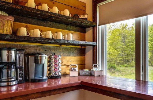 Ravenna House | Authentic Restored Barn- Cuyahoga Nat'l Pk-30min, Pickleball, Basketball, Swimming, Fishing
