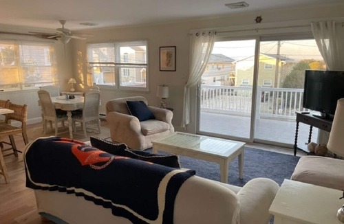 Avalon House | AVALON 3br in amazing location; walk to beach and town; pet friendly