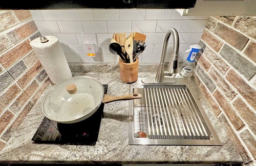 Jackson Apartment | Awesome Apartment w/80” Smart TV & Surround Sound Near Six Flags Great Adventure