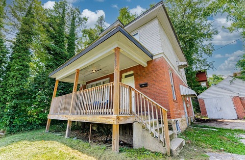 Morgantown House | Awesome House, 5 minutes to DT, 2 miles to Stadium and Ruby Memorial!