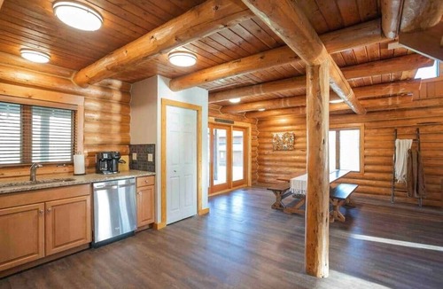 Whites Creek House | Back Porch Lodge on 5 Acres! Pool, Hot Tub, Creek!