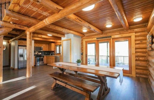 Whites Creek House | Back Porch Lodge on 5 Acres! Pool, Hot Tub, Creek!