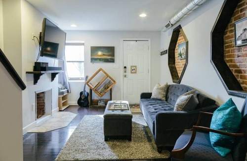 Downtown Baltimore House | Balt-Amore! Spacious 4 bedroom that sleeps 10 comfortably