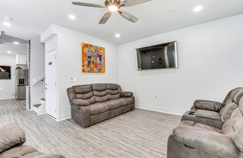 Mondawmin House | Baltimore Townhome w/Private Rooftop Patio!