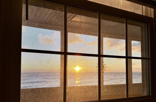 Point Lookout Cottage | 𝑩𝑨𝒀 𝑺𝑰𝑫𝑬 𝑹𝑬𝑻𝑹𝑬𝑨𝑻 𝐇𝐀𝐘𝐒 𝐁𝐄𝐀𝐂𝐇 step of your porch into the sand 𝐂𝐇𝐄𝐒𝐀𝐏𝐄𝐀𝐊𝐄 𝐁𝐀𝐘