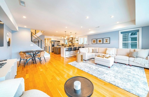 Riviera House | Bayfront 5-Bedroom, 5-Bath Home w/Modern Comfort