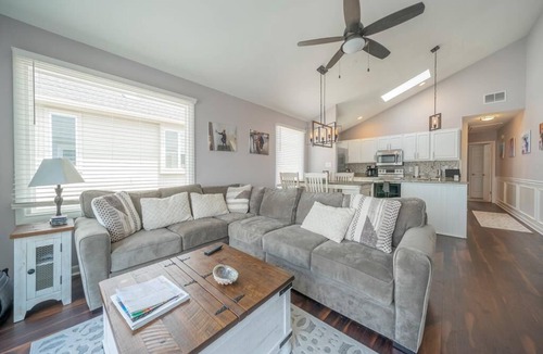 Avalon House | Bayfront Townhome with 4 bedrooms pet friendly in beautiful Avalon.