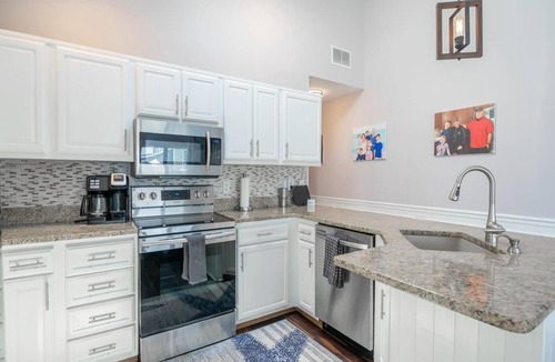 Avalon House | Bayfront Townhome with 4 bedrooms pet friendly in beautiful Avalon.