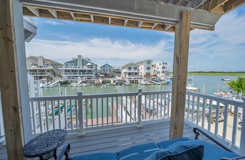 Avalon House | Bayfront Townhome with 4 bedrooms pet friendly in beautiful Avalon.