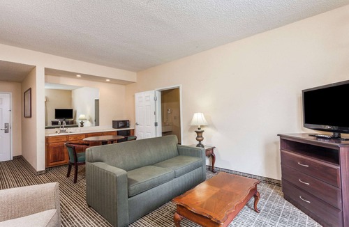 Columbia Hotel | Baymont by Wyndham Columbia Maury