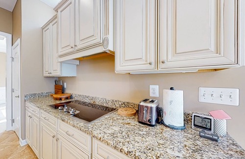 The Commons House | Bayside Resort home with paid-access pools & other resort amenities