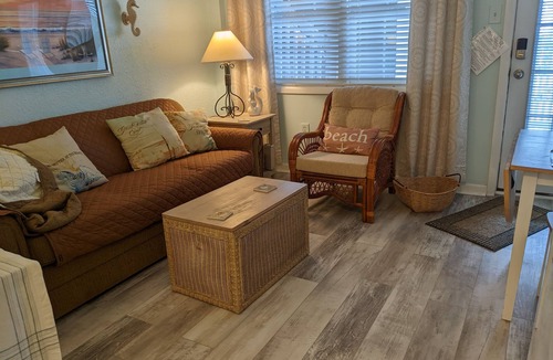 North Wildwood Condo | Beach block! Cute cozy 1 Bedroom Condo!