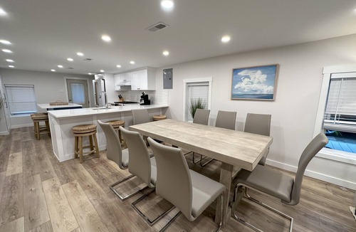 North End Condo | BEACH BLOCK GEM! 5BR 2 Full Bath 1stFloor! Book now for best choice of weeks!