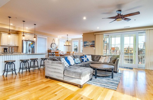 North End Condo | BEACH BLOCK ONLY STEPS TO BOARDWALK. 5 BR/3 BATH. Private Elevator