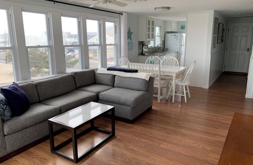 South Beach Haven House | Beach Haven Beach Block - 3rd house from beach - 2 private decks & so much more.