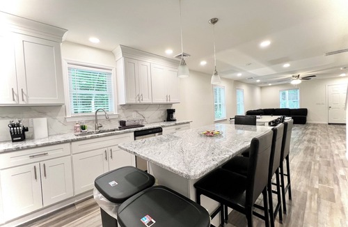Villas House | Beach House By The Bay, Sleeps 19, 9 Car Parking, Linen Included