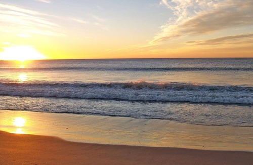Northeast Virginia Beach Resort | Beach Quarters with a nice Ocean Front Balcony