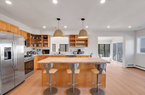 Town Bank Apartment | Beach Therapy - Sleeps 17