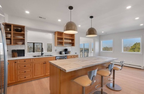 Town Bank Apartment | Beach Therapy - Sleeps 17