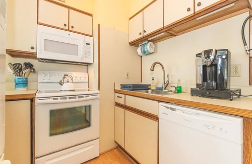 Cape May Condo | Beachfront Unit in the Capers