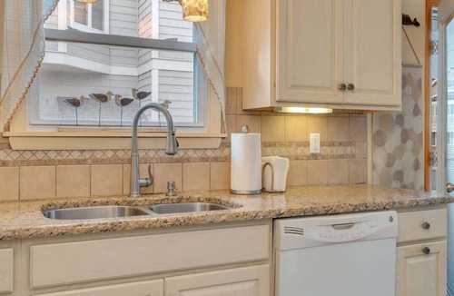 Avalon House | Beachy Keen: Comfort, Charm, One Block to Beach
