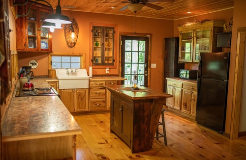 Farrandsville Cabin | Bear Bottom Lodge