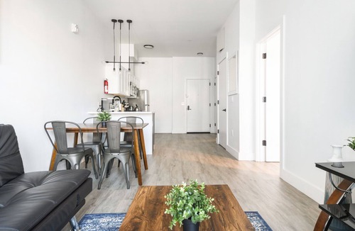 Elizabeth Apartment | Beautiful 1BR Next to Airport 5839