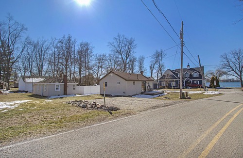 Coldwater Cottage | Beautiful 2 bed cottage by Coldwater Lake!