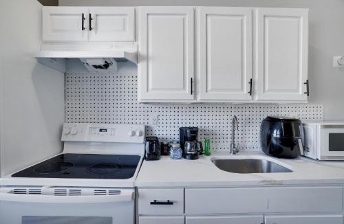 Weequahic Apartment | Beautiful 2BR Home Near Penn Station