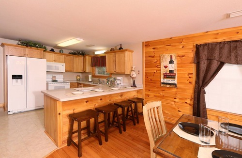 Pigeon Forge Condo | Beautiful 3 bedroom condo close to the Parkway and the shows!