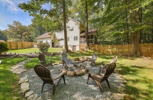 Cresco House | Beautiful 5BR, Gameroom, Hot Tub, Fenced Yard