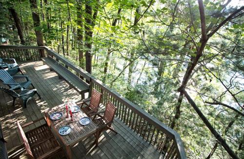 Confluence House | Beautiful Cabin with Hot Tub Surrounded by Trees in Confluence, Pennsylvania