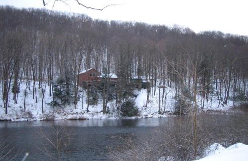 Confluence House | Beautiful Cabin with Hot Tub Surrounded by Trees in Confluence, Pennsylvania