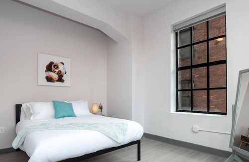 Central Business District Condo | Beautiful Condo-Heart of Business District 405