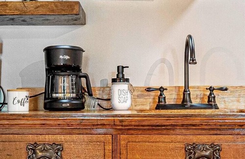 Chester House | Beautiful cozy cottage for fall foliage and apple season!