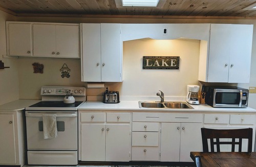 Town of Torrey House | Beautiful house on the lake