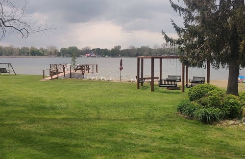 Warsaw House | Beautiful Lake Home in a quiet relaxing setting. Access to paddle boats.
